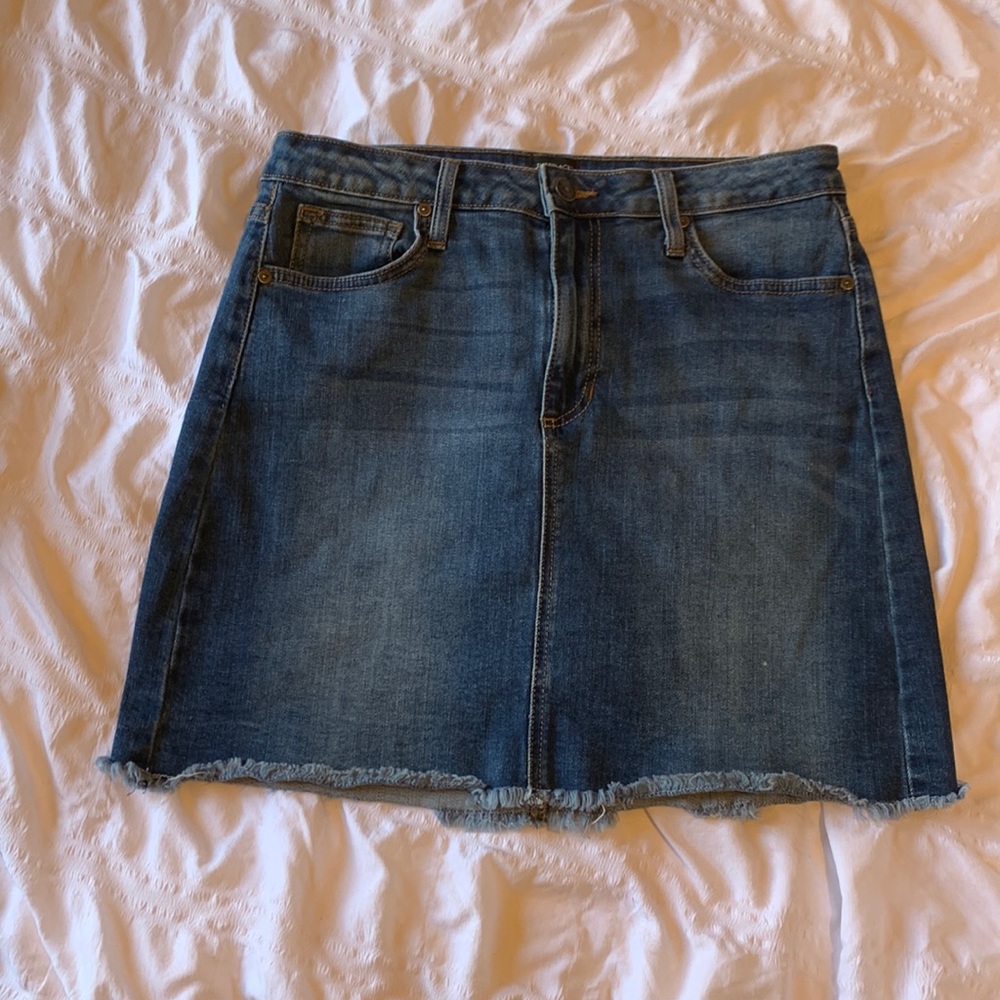 Denim skirt with frayed hem